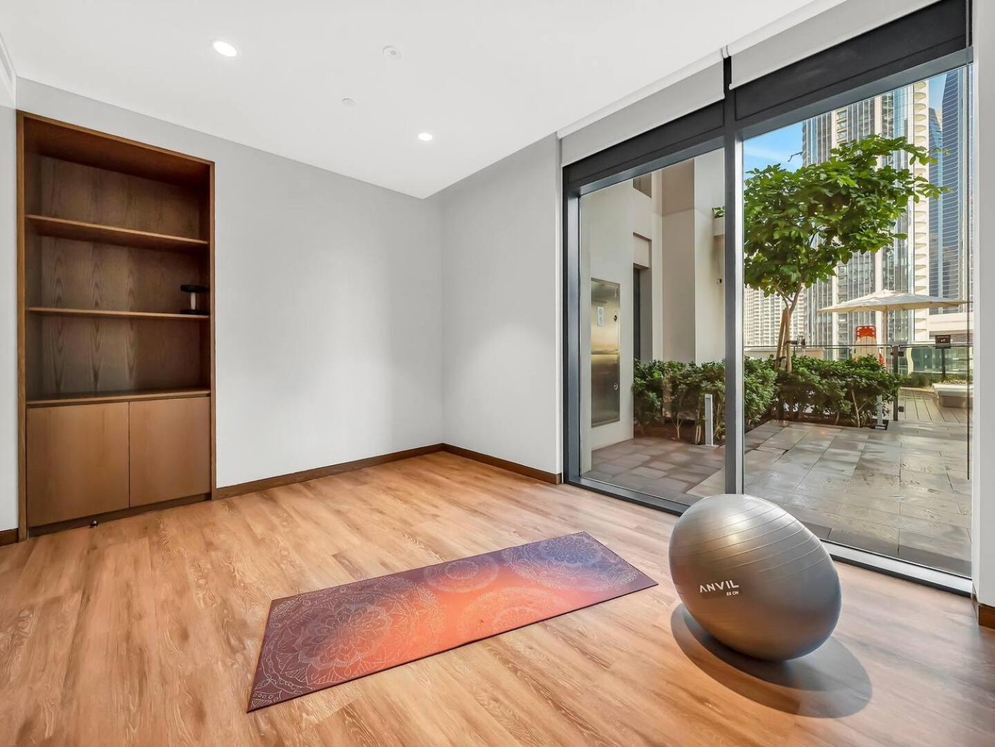 Majestic Actone 1br Dowtown Apartment