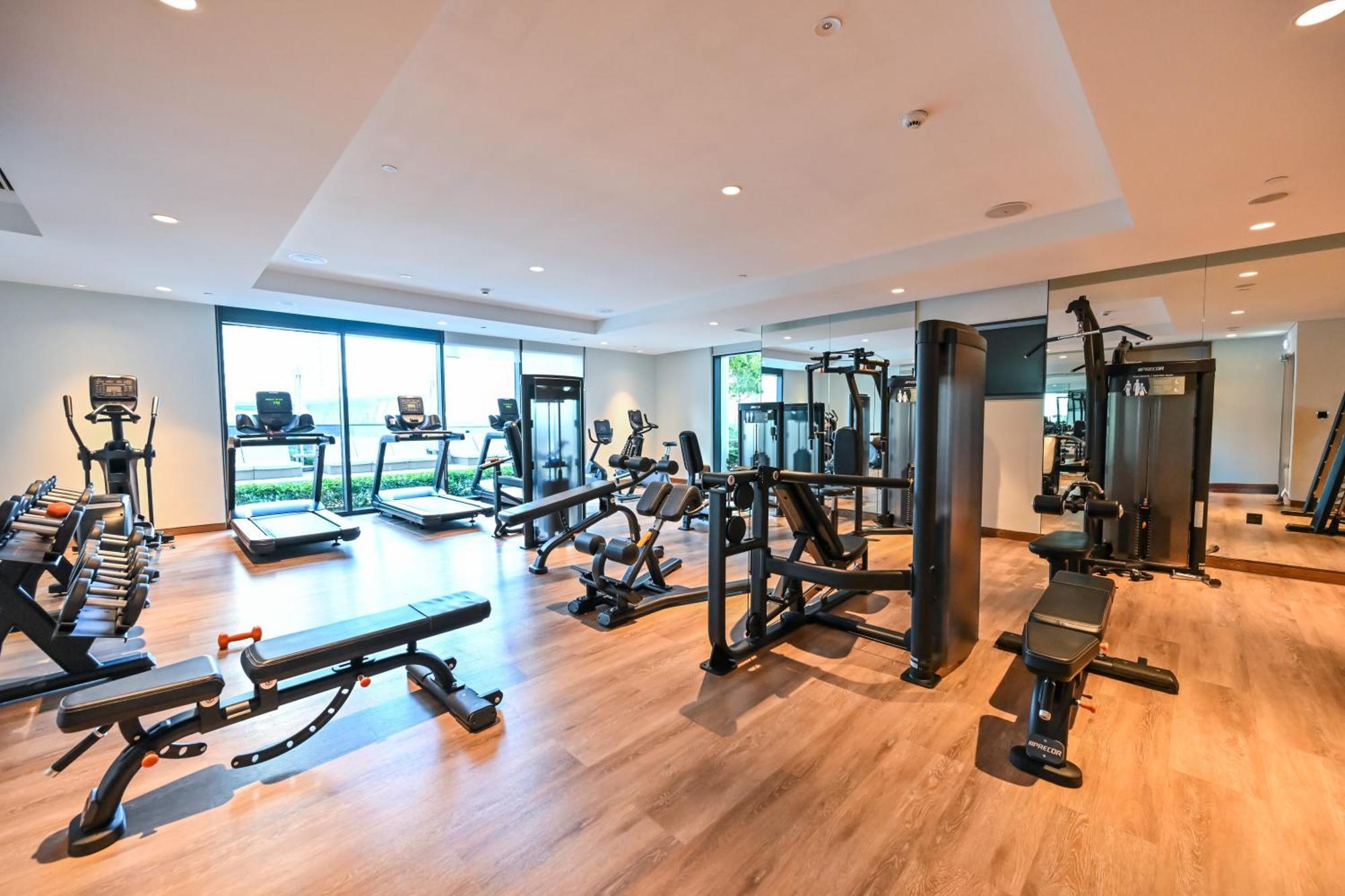 Majestic Actone 1br Dowtown